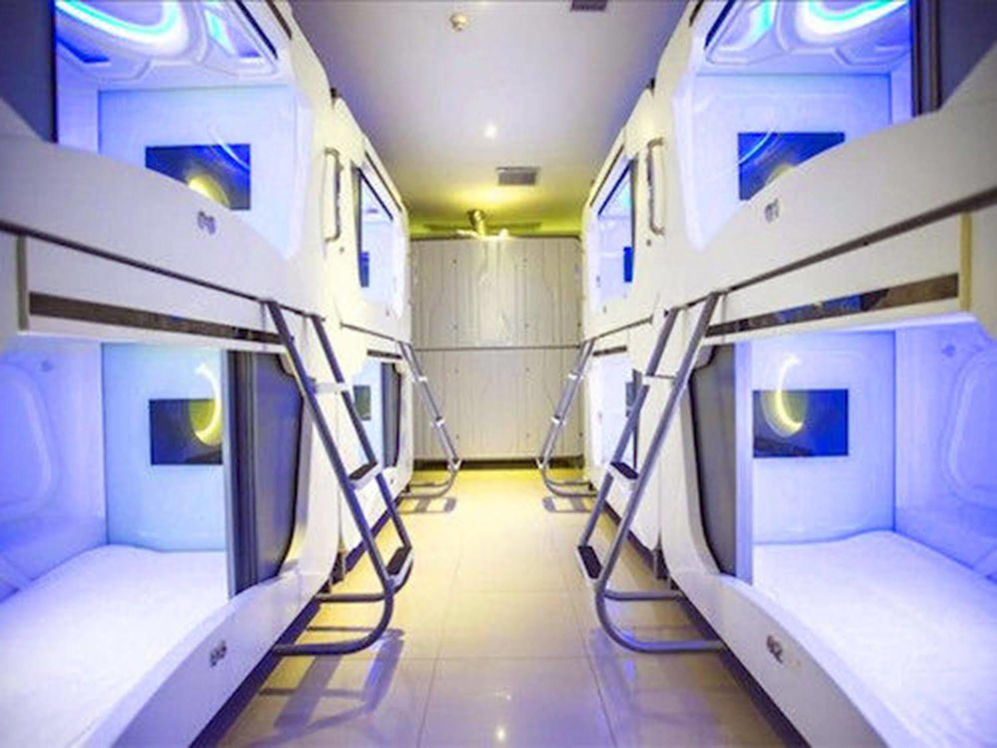 Time Capsule Hotel George Town Exterior foto