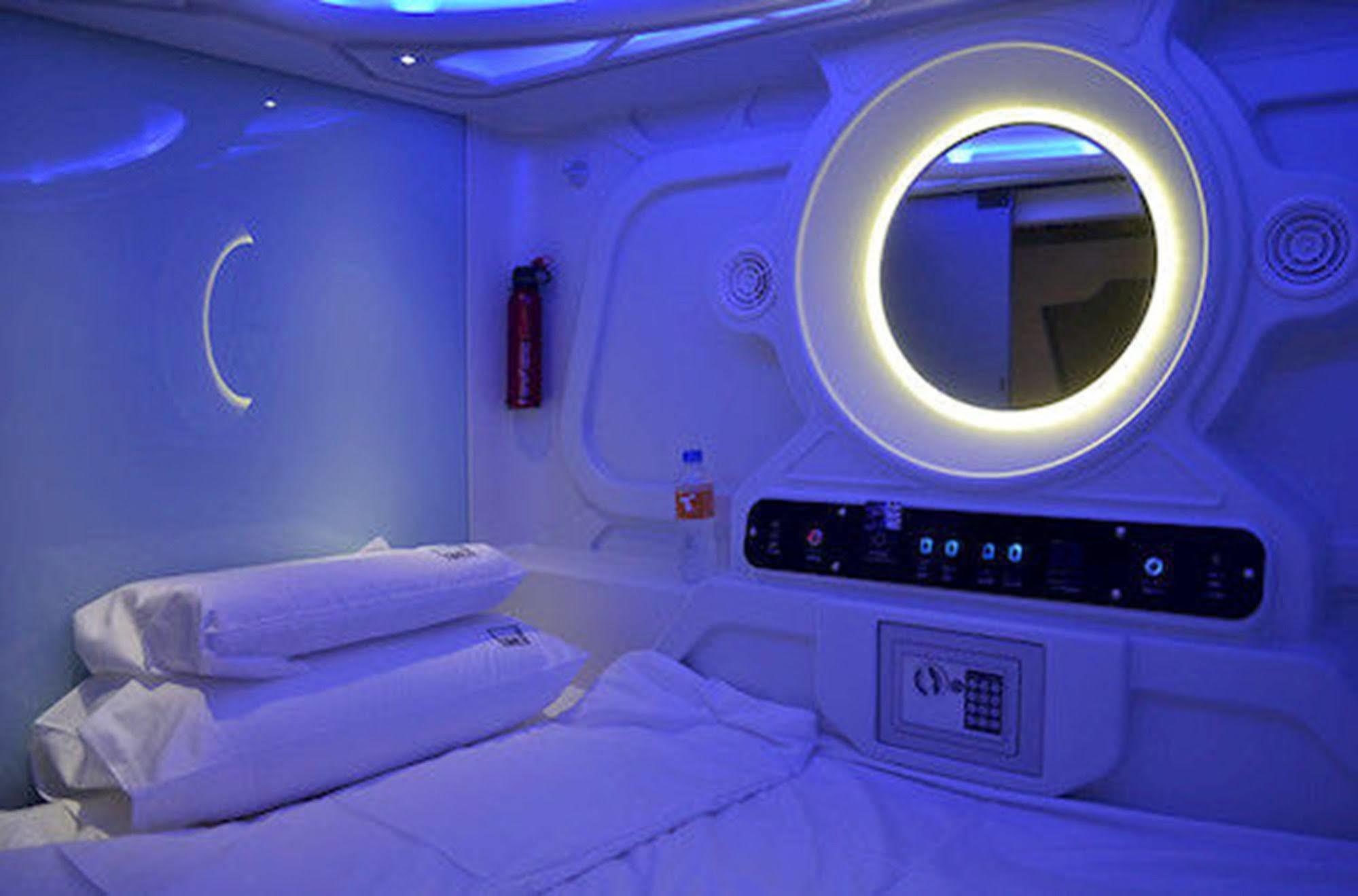 Time Capsule Hotel George Town Exterior foto